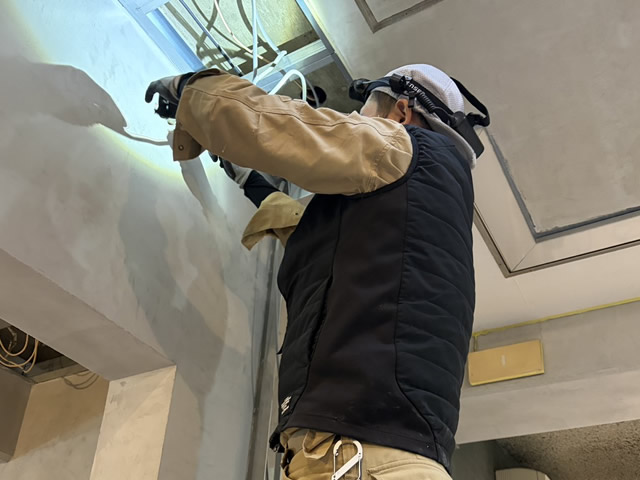 【電気工事士 求人募集】-東京都江戸川区-　未経験者も月給30万円保証!年間休日も120日ありプライベートも充実間違いなし!